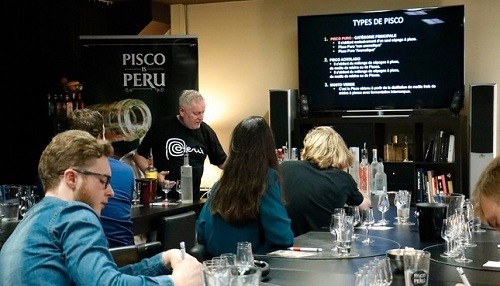 Primera escuela de pisco en Europa