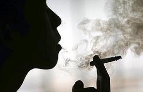 Pacientes con cáncer continúan fumando, según estudio