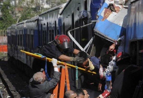 Aumenta a 50 número de muertos por accidente ferroviario en Argentina