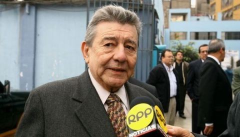 ¿Rafael Roncagliolo debe renunciar a la cancillería por cancelación de llegada de buque británico al Perú?