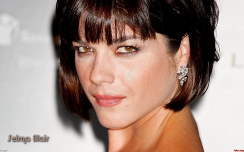 Selma Blair presenta a su hijo vía Twitter