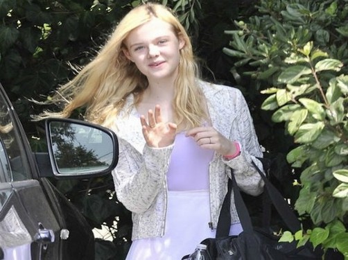 Elle Fanning fotografiada en traje de ballet