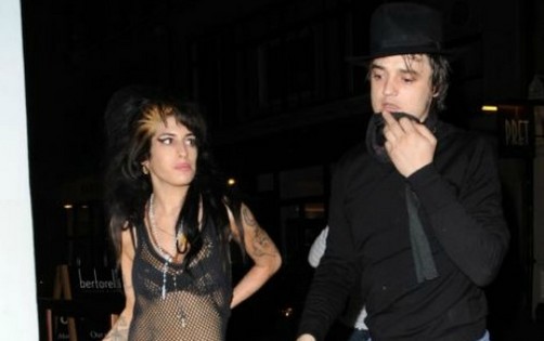 Pete Doherty rendirá homenaje a Amy Winehouse