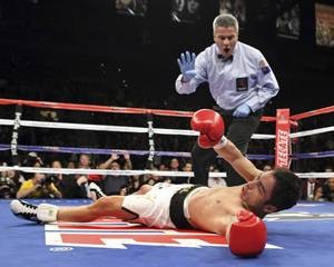 Video: luchadores caen dormidos al mismo tiempo