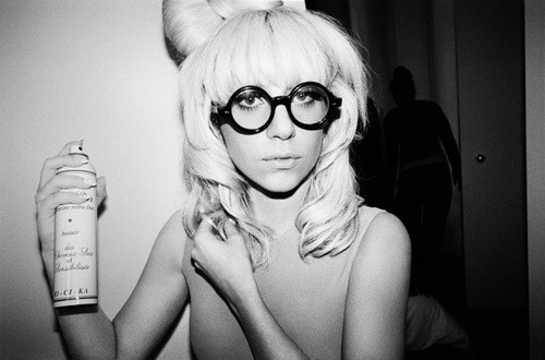 Lady Gaga festeja abolición de la ley DADT en Twitter