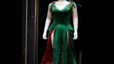 Compran vestido de Marilyn Monroe por medio millón