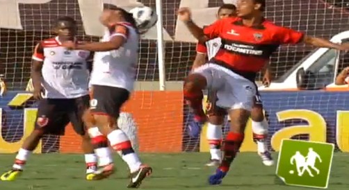 Mira el 'sombrerito' que puso en ridículo a Ronaldinho (Video)