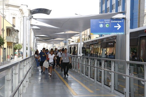 Lima: se inicia techado de estaciones del metropolitano