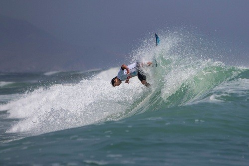Muchas olas y gran nivel en el Mundial de Surf en Punta Hermosa