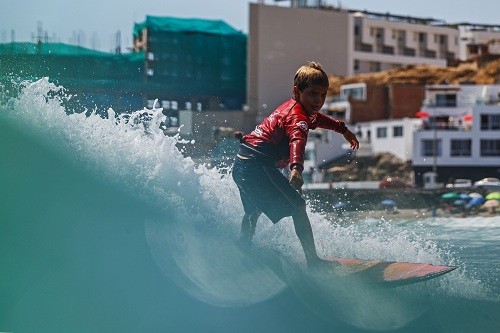 La prioridad regresa a los niños del Semillero Euroshop de Surf