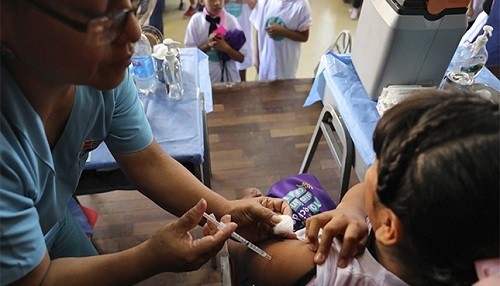 Minsa inicia vacunación a niñas para prevenir el cáncer de cuello uterino