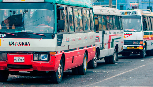 Indecopi: ¿Qué debes hacer si el bus al que subiste no respeta el medio pasaje?