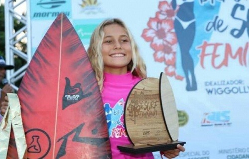 La surfista piurana Catalina Zariquiey Vegas destaca en circuito de surf en Brasil