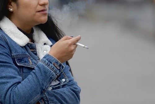 EsSalud advierte que fumar y cambios bruscos de temperatura son principales factores de infecciones respiratorias