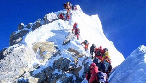 Semana mortal en el Monte Everest: cinco escaladores han muerto