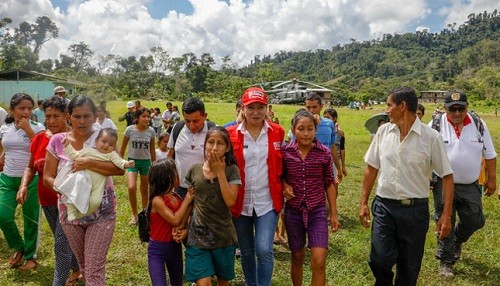 Gobierno peruano supervisó la entrega de ayuda humanitaria para más de 400 personas afectadas por el sismo en Playa Hermosa Gobierno peruano supervisó la entrega de ayuda humanitaria para más de 400 personas afectadas por el sismo en Playa Hermosa
