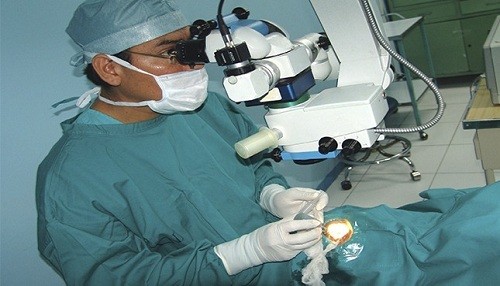 Hospital Loayza recibe y realiza trasplante de córneas