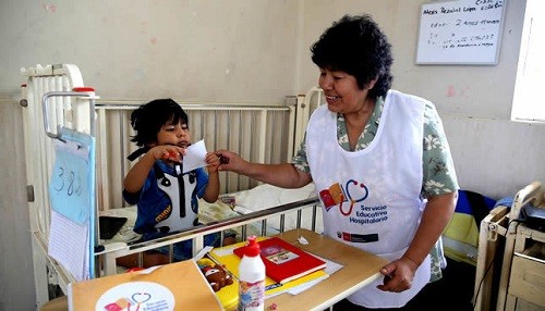 Estudiantes recibirán clases en hospitales Estudiantes recibirán clases en hospitales