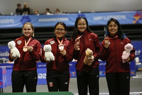 Equipo femenino gana medalla en Sudamericano de Esgrima