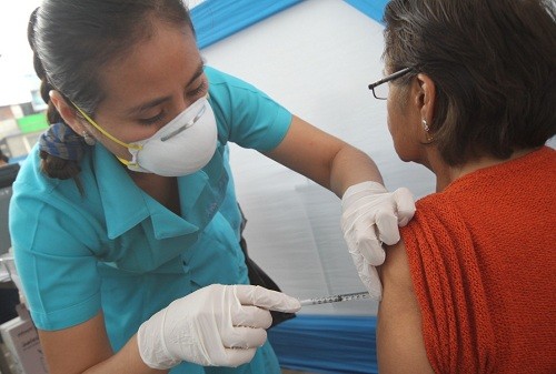 EsSalud vacunará a más de 13 mil adultos mayores contra la influenza
