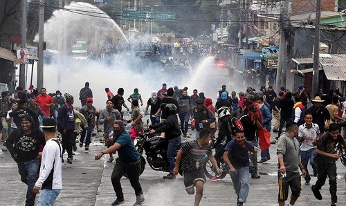 Tres muertos en protestas en Honduras mientras se despliega al ejército