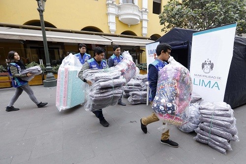 Empresas se suman a la campaña 'Lima te abriga' Empresas se suman a la campaña 'Lima te abriga'