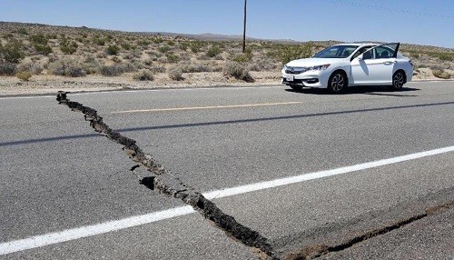 El sur de California se prepara para más réplicas después de otro poderoso terremoto de 7.1