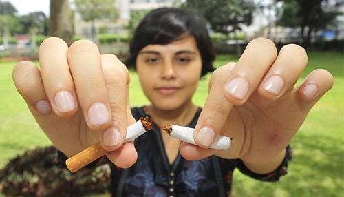 Mujeres fumadoras tienen mayor riesgo de sufrir enfermedades al corazón
