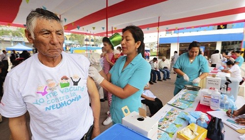 Este domingo Minsa y Midis vacunarán contra la influenza a beneficiarios de pensión 65 en 17 regiones del país