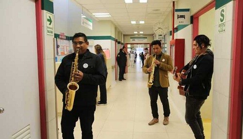 Hospital de Emergencias Villa El Salvador promueve la música como medida terapéutica