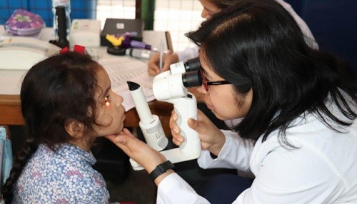 La buena salud visual en los niños puede mejorar su rendimiento académico en la escuela