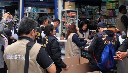 Incautan más de 01 tonelada de dispositivos médicos de uso odontológico y cierran 05 boticas en galería del Cercado de Lima