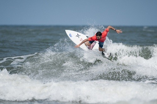 Peruanos siguen a paso firme en el ISA World Surfing en Japón