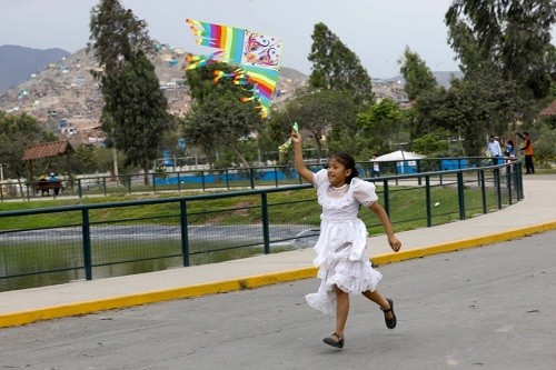 Municipalidad de Lima realiza Domingo De Cometas en el Parque Los Anillos