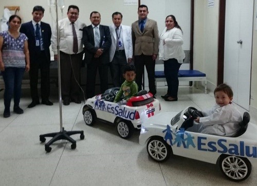 EsSalud Amazonas se suma a iniciativa de trasladar niños al quirófano en autos de juguete