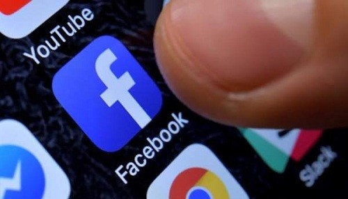 Facebook impide a los usuarios compartir enlaces de Pirate Bay