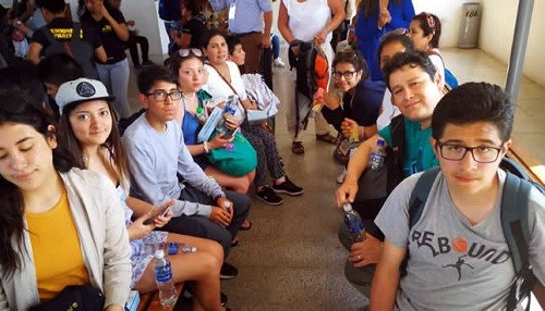 100 estudiantes y docentes peruanos retornaron de Ecuador en avión de la FAP