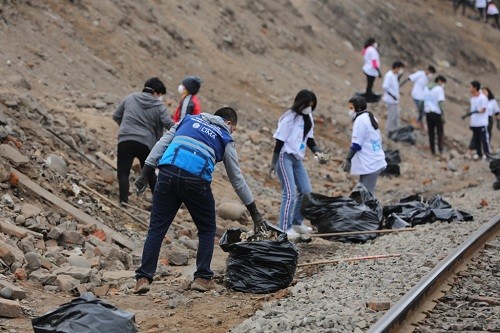 La Municipalidad de Lima y más de 300 voluntarios realizaron limpieza en los alrededores del Río Rímac