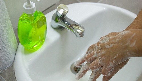 Lavarse las manos reduce en más del 40% las enfermedades diarréicas y en 25% las infecciones respiratorias