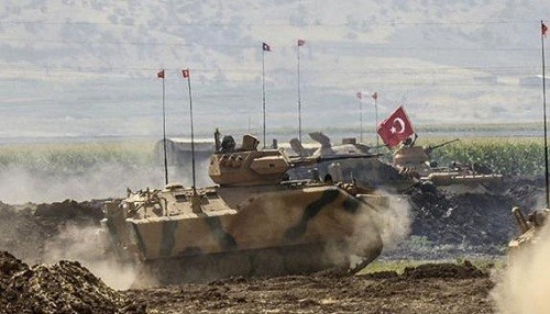 Los kurdos acusan a Turquía de violar la tregua mientras continúan los bombardeos en Siria