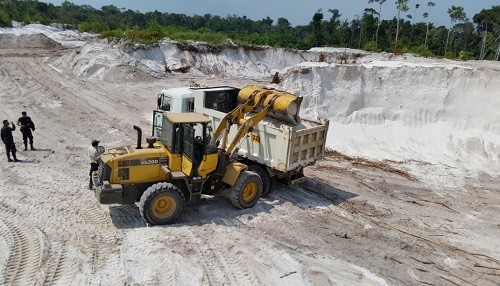 Dictan primera sentencia por minería ilegal en Iquitos por extracción de arena blanca