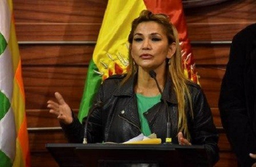 Bolivia: Legisladora de la oposición asumiría el puesto presidencial