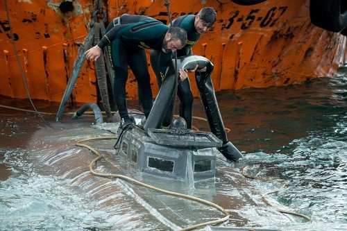 España recupera tres toneladas de cocaína de un 'Narco submarino' capturado