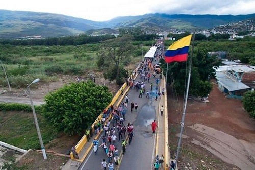 Militares venezolanos en alerta máxima por invasión colombiana