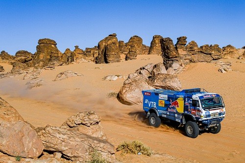 Las leyendas y los rookies se enfrentan a la cuarta etapa del Dakar 2020