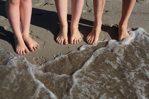 EsSalud brinda recomendaciones para el cuidado y protección de los pies en el verano