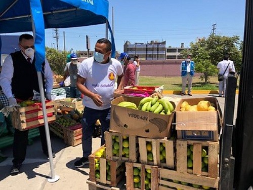 Comerciantes mayoristas entregan donaciones al Colegio Médico Del Perú, PNP y Comedores Populares