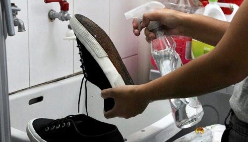 COVID - 19 puede permanecer hasta nueve días y se recomienda desinfectar hasta suelas de zapatos