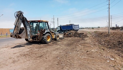 Municipalidad de lima retiró 280 metros cúbicos de desechos en canal que alimenta Los Pantanos De Villa