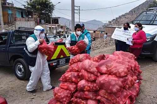 Municipalidad de Lima donó costalillos con alimentos perecibles a familias vulnerables de Villa María El Triunfo